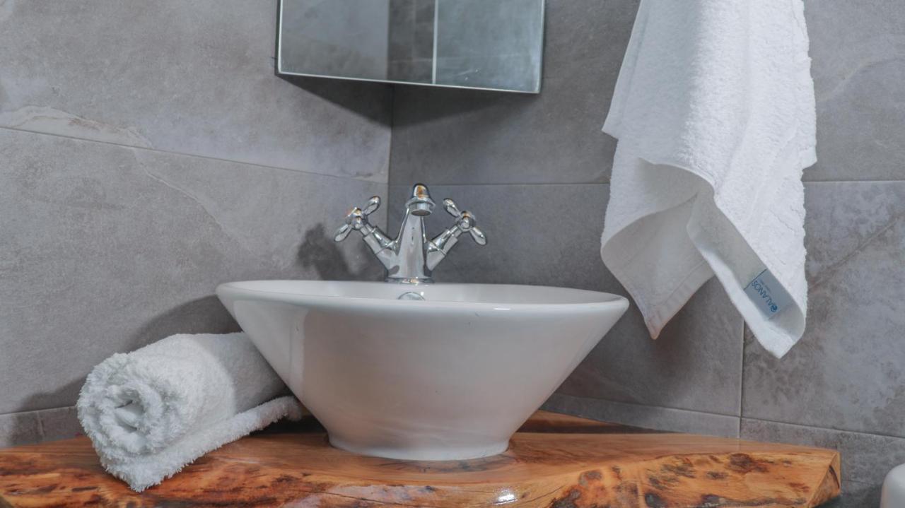 Spitakia-Cozy & Comfy Apartments 10Minutes From The Airport Artemida  Buitenkant foto
